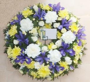 Seasonal flower wreath